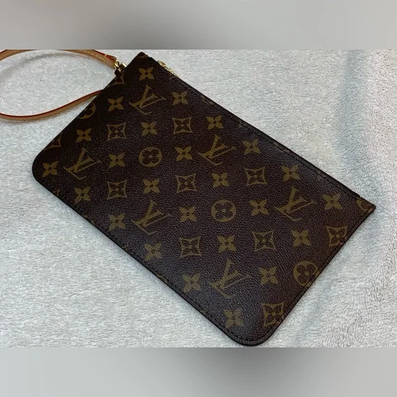 Louis Vuitton Monogram Neverfull Pochette Bag - Picture 2 of 16